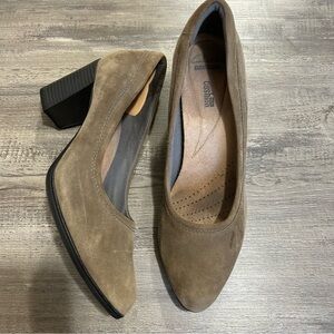 Clarks Araya Moon Pumps Taupe Suede Block Heel​